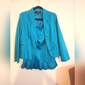 SIGNATURE BY LARRY LEVINE Women 2PC Green Formal Skirt Suit Size 12